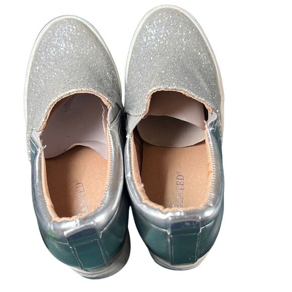 Women's Platform Slip On Glitter Sneaker “Wanted” the brand is Wanted - Picture 2 of 9